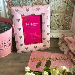 💕🎀NEW Juicy Couture Picture Frame 4x6 Silver hearts subtle pink